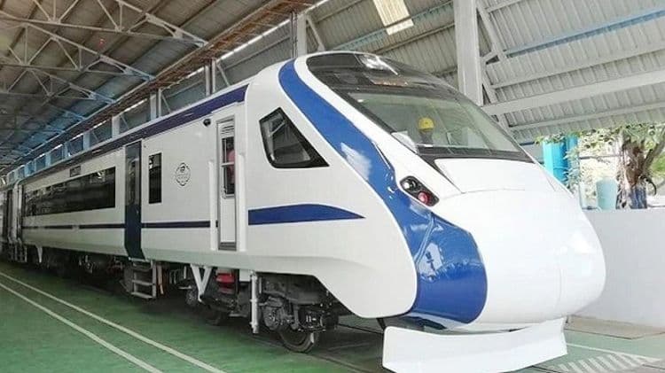 भारतात पहिल्यांदाच धावणार इंजिन नसलेली ट्रेन...या ६ गोष्टी जाणून घ्या !!