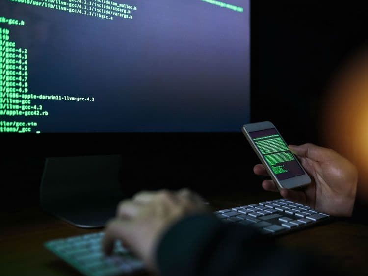 १. Midnight Raid :