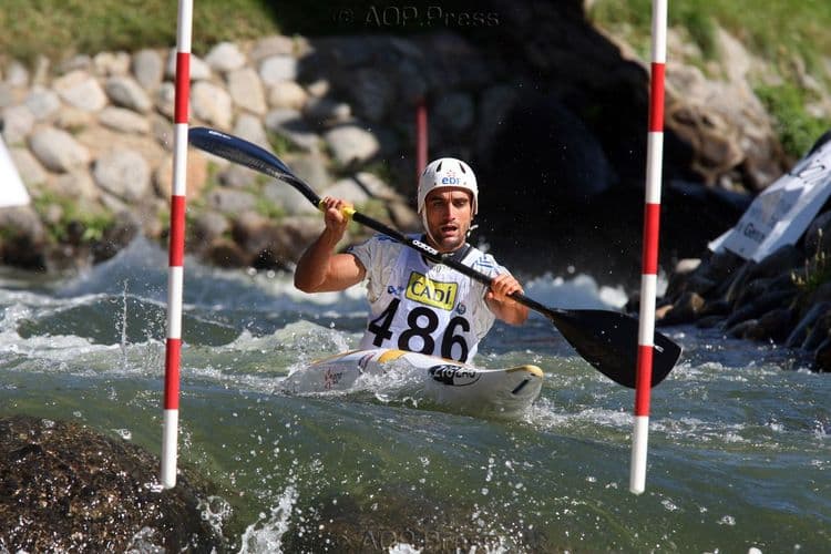 कनोईंग (Canoe Slalom आणि Canoe sprint)
