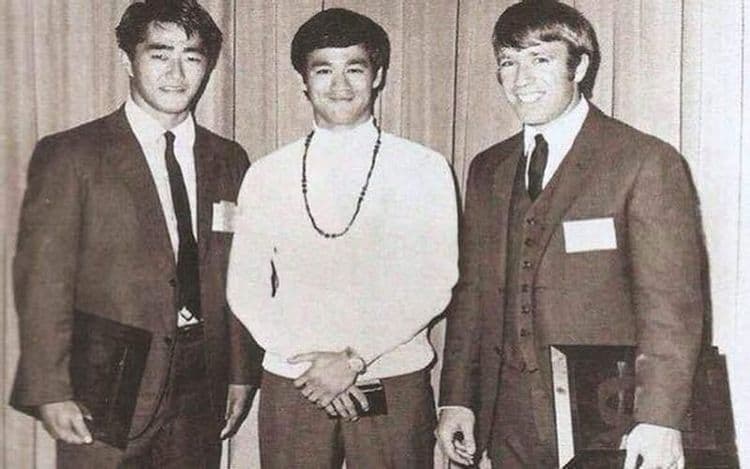 १८. अमेरिकन लष्कराने ब्रूस ली ला अनफिट ठरवले होते.