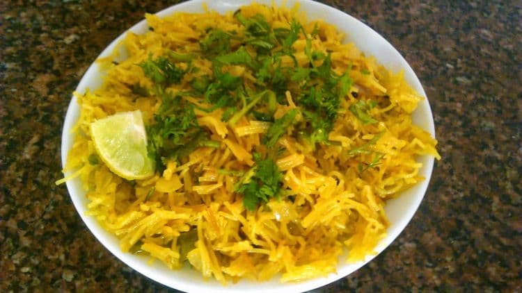 २५. फोडणीच्या तिखट शेवया