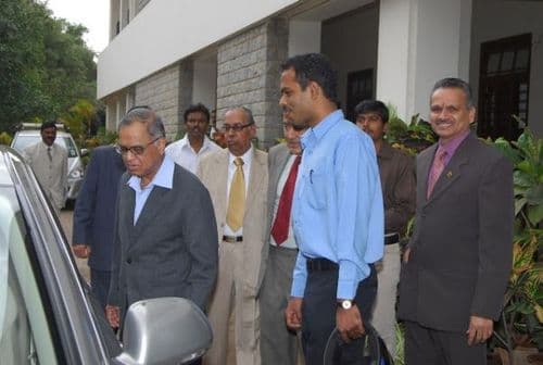 ६. नारायण मूर्ती