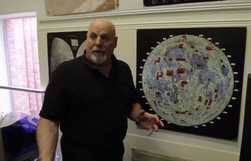 ८. या माणसाने चक्क चंद्रावरची जमिन विकून ५ कोटी डॉलर्स मिळवले.