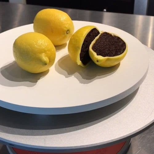 ५. लिंबाचं मटण असतं तसं लिंबाचा केक सुद्धा असतो !!