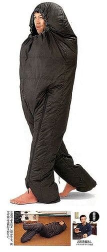 ८. स्लीपिंग बॅॅग