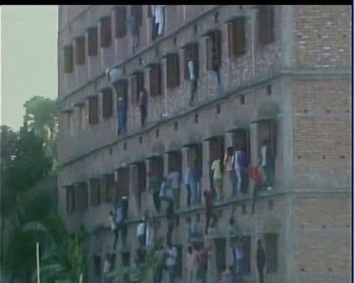 ११) मुलांना पास करण्यासाठी कुटुंबाने मारलेल्या खऱ्याखुऱ्या उड्या