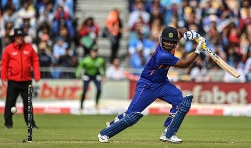 "भाऊ तु आता रिटायरमेंट घे.." संजू सॅमसनवर दुर्लक्ष केल्याने भडकले चाहते, दिल्या अशा प्रतिक्रीया...