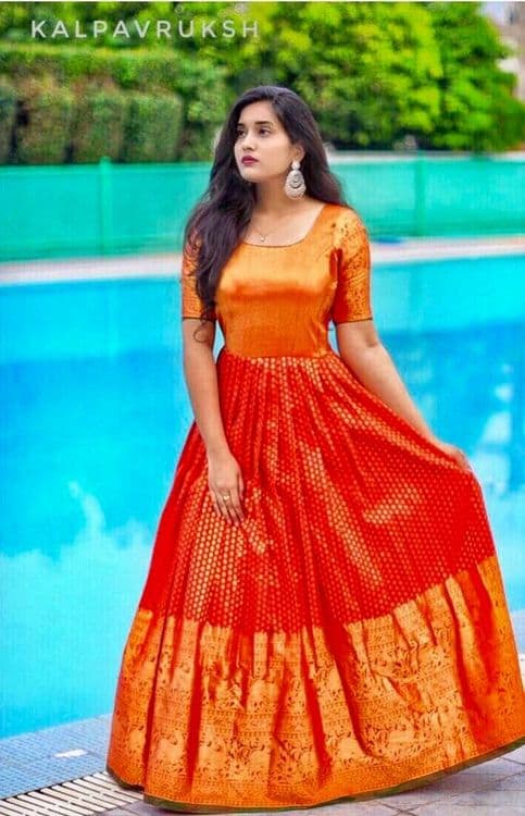 १. बनारसी साडी फ्लोर लेन्ग्थ अनारकली