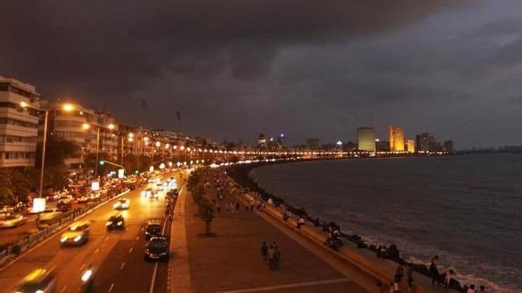 १. मरीन ड्राईव्ह!!