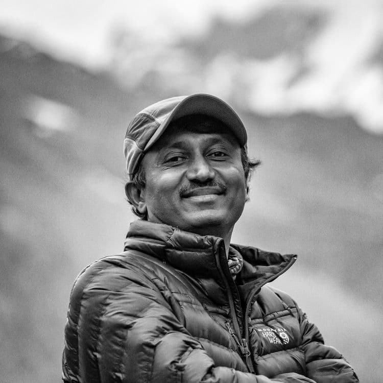 १. मनीष लाखानी