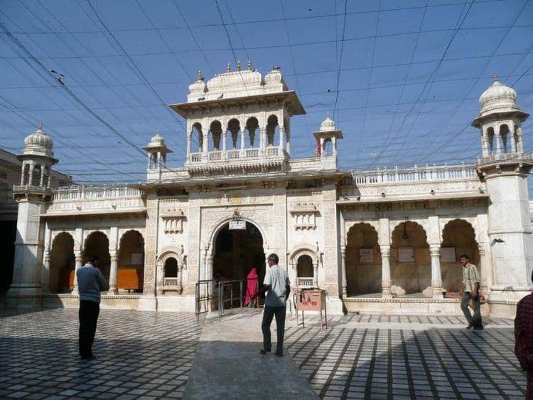 ६. तीर्थस्थळ