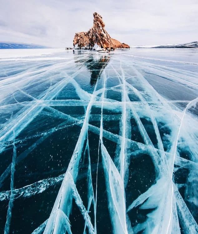 ५. बर्फाला तडे गेल्यामुळे काय होतं ?