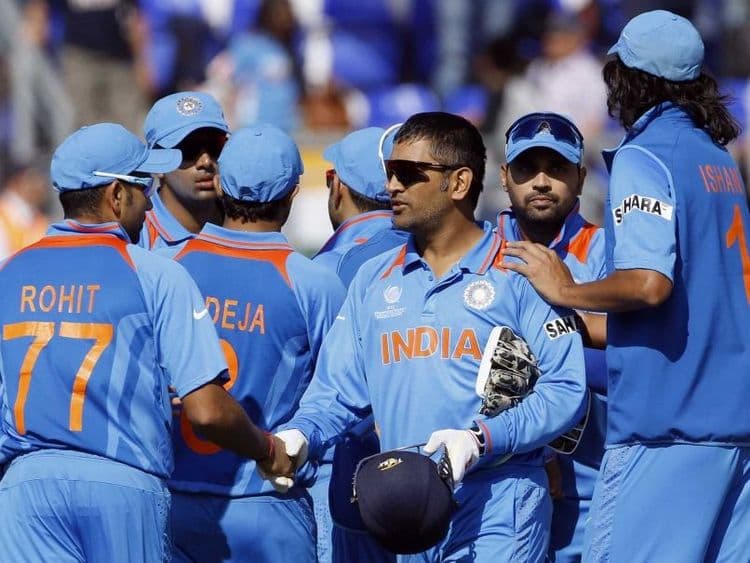 १. धोनीच्या कॅप्टन्सी मध्ये भारताने ७० ODI सामने खेळले असून त्यातील ४१ सामने जिंकले आहेत. धोनीने कॅप्टन म्हणून सर्वात जास्त सामने जिंकण्याचा रेकॉर्ड केला आहे.