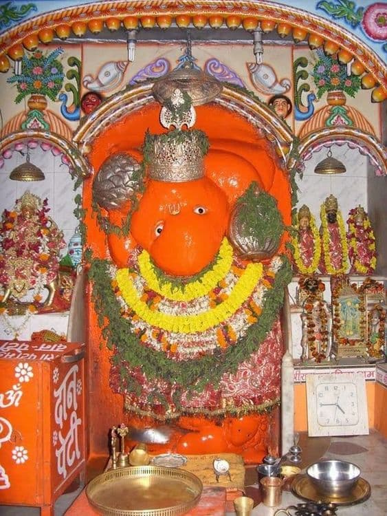 ५. डुल्या मारुती