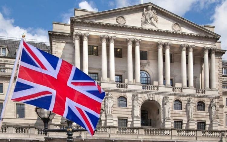 ६. लॉट तर तपासून झाले, परंतु सोने पाठवण्याच्या आंतरराष्ट्रीय दर्ज्याच्या पेट्याच आपल्याकडे तयार नव्हत्या. पुन्हा एकदा धावपळ करून बँक ऑफ इंग्लंडकडून या स्पेशल पेट्या चार-पाच दिवसात भारतात आणल्या गेल्या आणि तयारी जवळजवळ पूर्ण झाली.