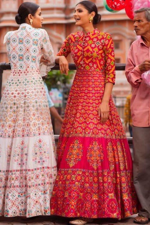 १ इंडोवेस्टर्न गाऊन्स