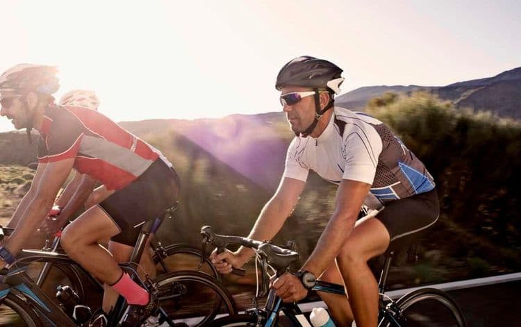 9) मान ताठ ठेवा