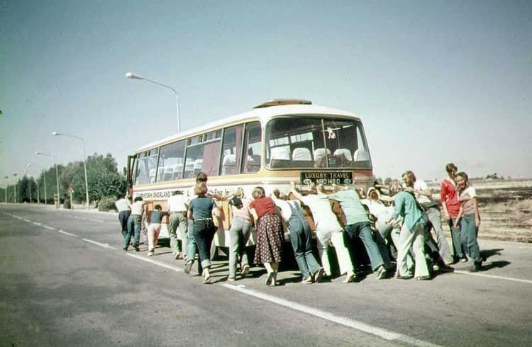 मग असं काय घडलं की आज ही बस सेवा बंद पडलेली आहे?