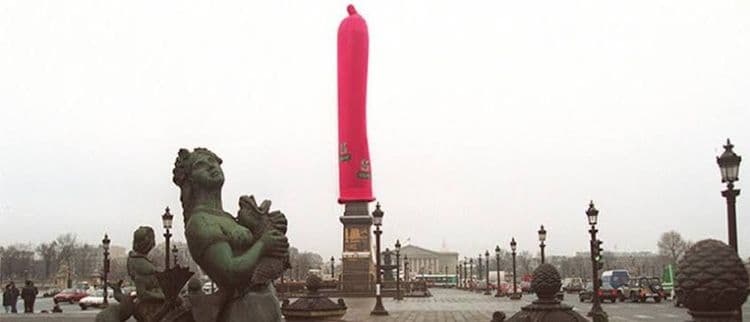 १. बेनेटन समूहाने सर्वात मोठा कंडोम तयार करण्याचा विक्रम केला.