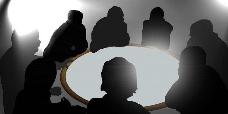 थोडक्यात 'कार्टेलींग' सगळ्याच प्रकारच्या बाजारात चाललेलं असतं.