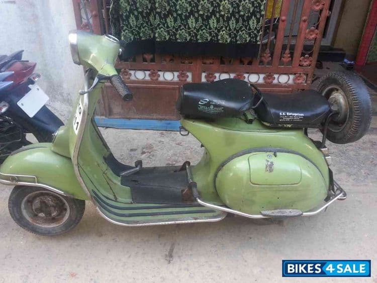 २) बजाज प्रिया