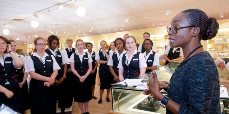 ११. शाही नोकरांची निवड कशी केली जाते –