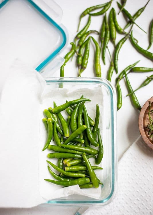 ७. मिरच्या: