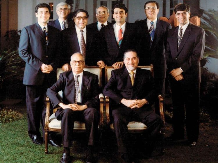 १०) बर्मन कुटुंब