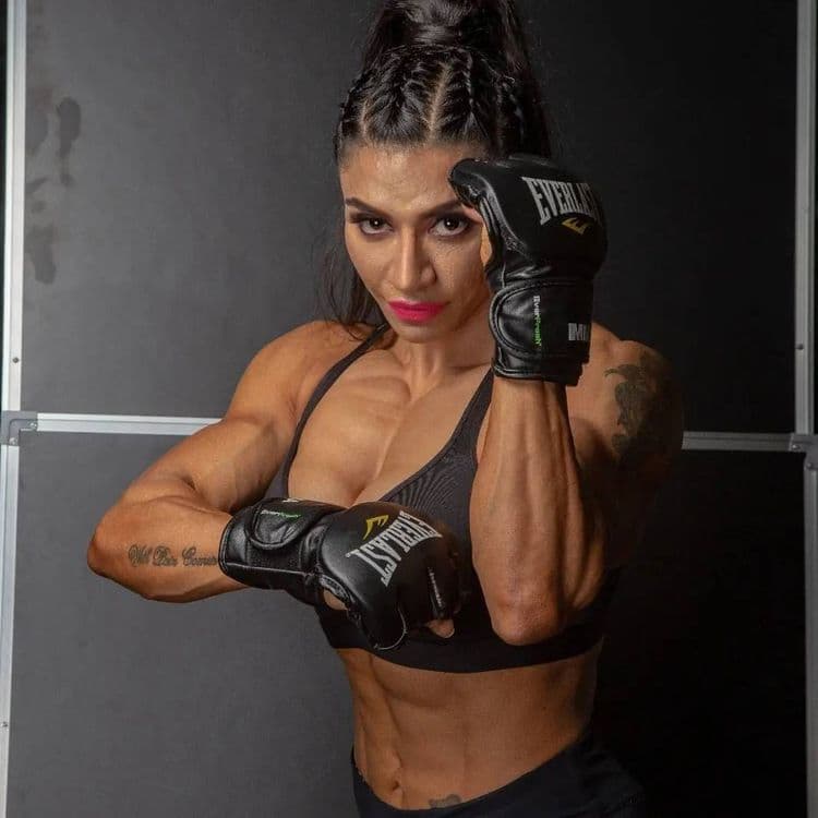 १. यशमीन चौहान