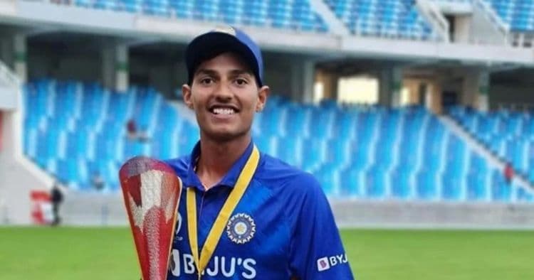 १) यश धुल