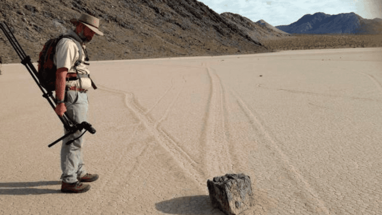 दगड फिरण्यामागे रहस्य काय असावे?