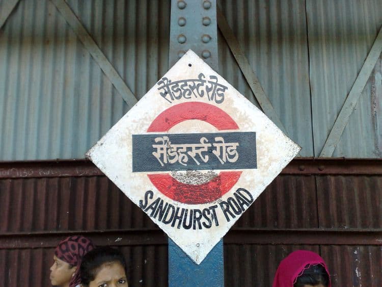 ८. सँडहर्स्ट रोडचं नांव असेल डोंगरी!