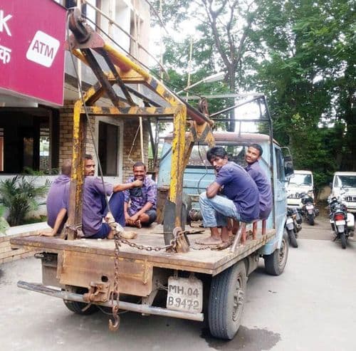२. ‘टो करण्यापूर्वी’ चालक आल्यास गाडी सोडून देण्यात येईल. यावेळी जर कार चालक गाडी घेऊन गेला तर त्याला दंडाशिवाय सोडून देण्यात येईल.