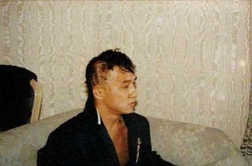 १२. जॅकीच्या कवटीत एक कायमचं छिद्र आहे.