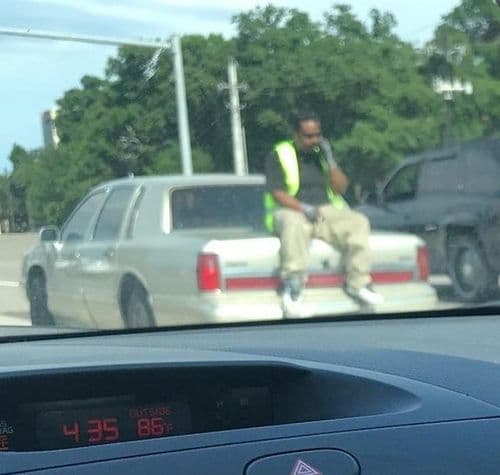 ६. नक्कीच बायकोचा फोन असणार....