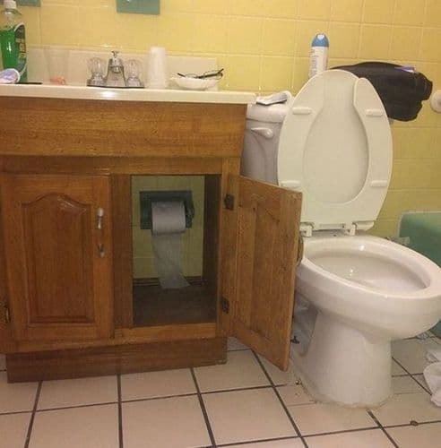 ८) महागडा टॉयलेट पेपरवर असावा बहुतेक...