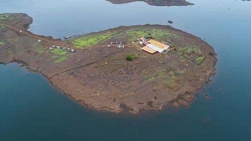 ४. हे गाव वर्षातून एकदाच पाण्याबाहेर येतं ? काय आहे या गावाचं रहस्य ?