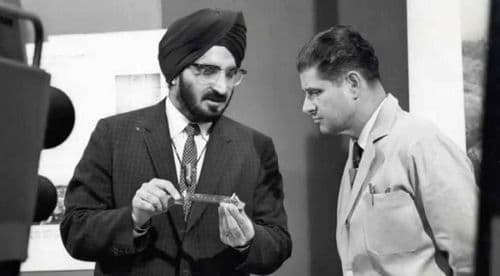 १०. फायबर ऑप्टिक्स -