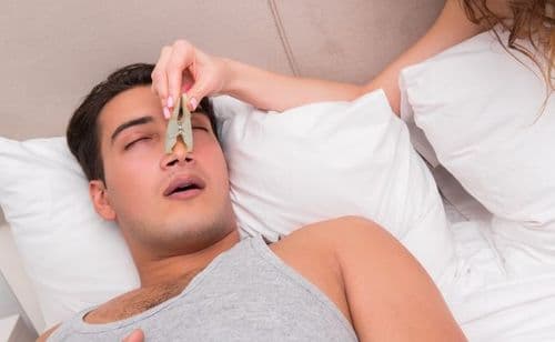 घोरणं कमी करण्यासाठी काय करायला हवं?