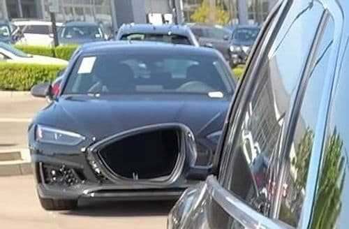 ४. कारच्या ग्रीलचं डिझाईन कोणी केलंय?