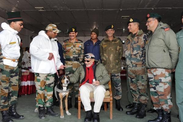 Narendra Modi in Siachen with armymen